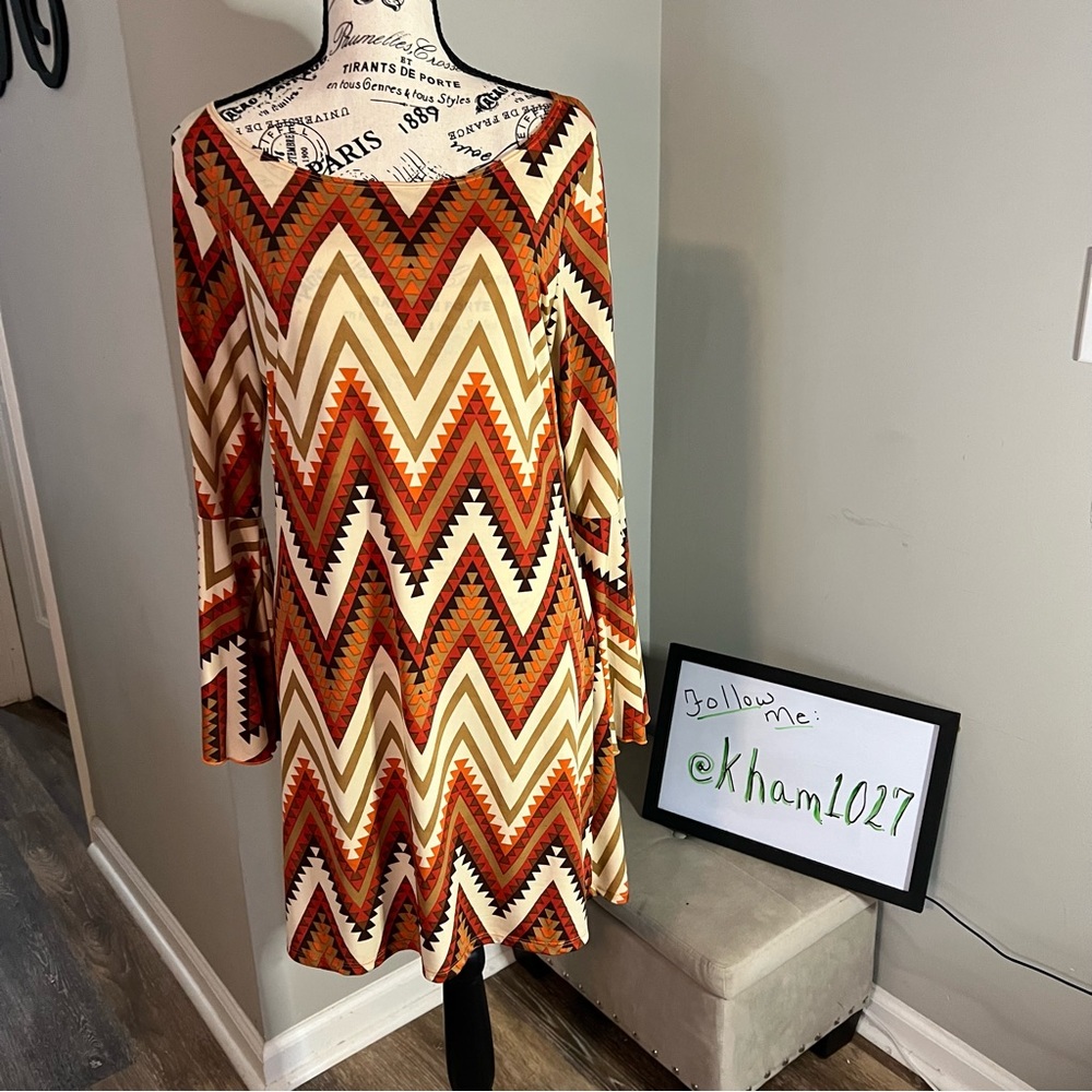 Orange/Brown/Cream Chevron Pattern Tunic w! Bell Sleeves Size Large